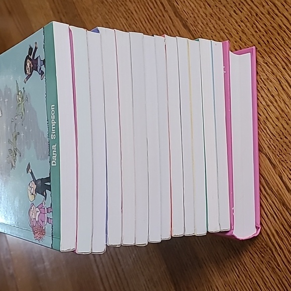 Phoebe and Her Unicorn Adventure Books, bundle 14 books, by Dana Simpson - Picture 4 of 16